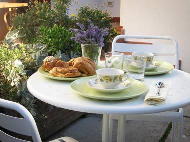 Bed And Breakfast 22 Garibaldi Home