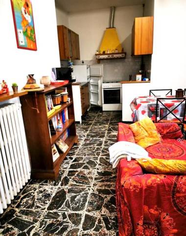 One bedroom appartement with enclosed garden and wifi at Tosi