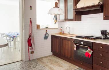 4 bedrooms appartement with enclosed garden and wifi at Recanati 8 km away from the beach