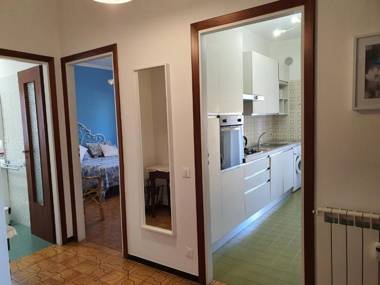 Blue Daisy Apartment