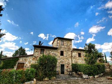 Alluring Farmhouse in Radda In Chianti with Patio