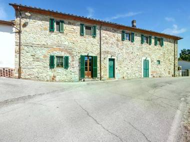 Cosy Farmhouse with Whirlpool Pool Barbecue Garden