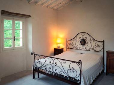 Blissful Holiday Home in Pratovecchio with Swimming Pool