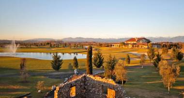 Creative Design House Golf & SPA