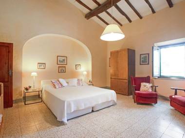 Peaceful Holiday Home in Ponsacco with Swimming Pool