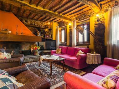 Villa with panoramic view and private garden in the countryside of Pistoia