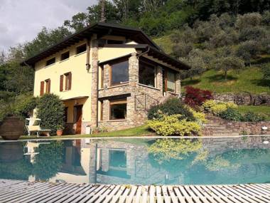Classy Villa in Pisogne with Garden BBQ Pool Sun-loungers