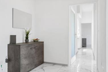 Modern Attic with Balcony - Panoramic City View