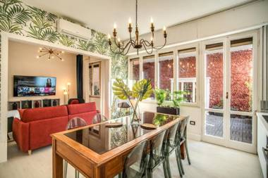 AwesHome - White Mirrors Apartment