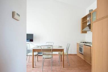 ALTIDO Red Terraced Apartment