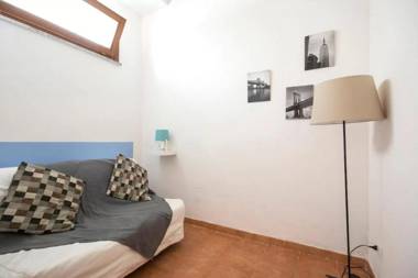 ALTIDO Red Terraced Apartment