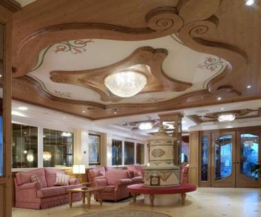 Hotel Corona Pinzolo Wellness Dolomite & Family