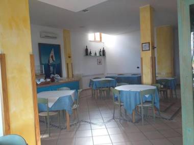 Room in BB - Spacious double room beside the sea