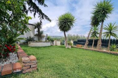 Villa immersa nel verde dell Etna