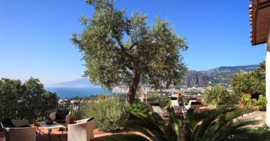 M Suites Sorrento