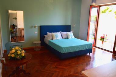 Sorrento Central and Sea View Flats