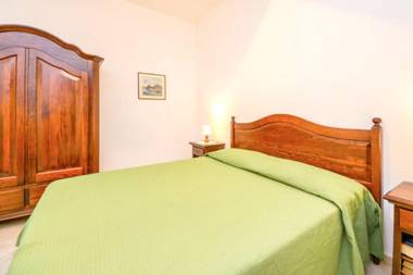 One bedroom appartement with sea view furnished garden and wifi at Sorrento 1 km away from the beach