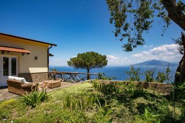 Villa Giulia amazing villa with pool patio bbq and sea views