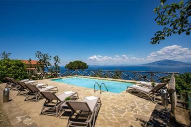 Villa Giulia amazing villa with pool patio bbq and sea views