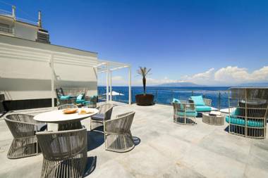 Amore Rentals - Villa del Mare
