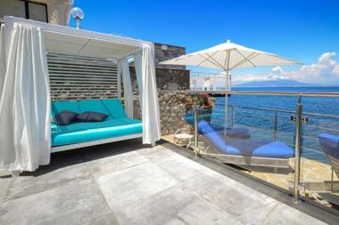Amore Rentals - Villa del Mare