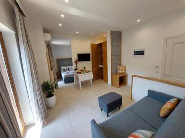 Mistral Luxury Suites