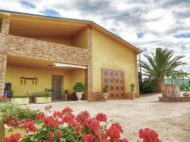 Wonderful villa with private swimming pool near the sea