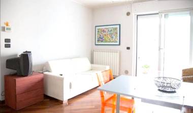 One bedroom appartement at Pescara 100 m away from the beach with jacuzzi and enclosed garden