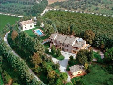 Villa Cottage Umbertide close to Gubbio and Assisi with panoramic pool !!!
