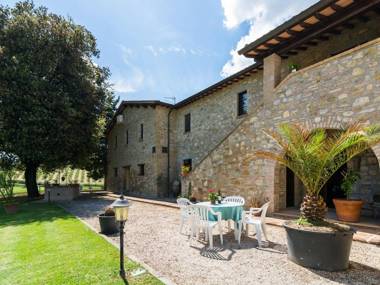 Urbane Mansion in Perugia with Swimming Pool