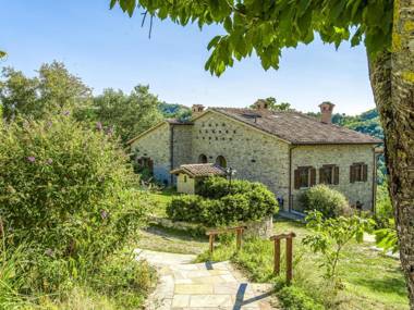 Quaint Holiday Home in Belforte all'Isauro with Pool