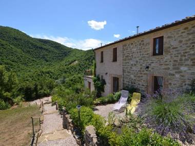 Quaint Cottage in Pergola with Garden