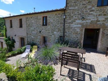 Quaint Cottage in Pergola with Garden