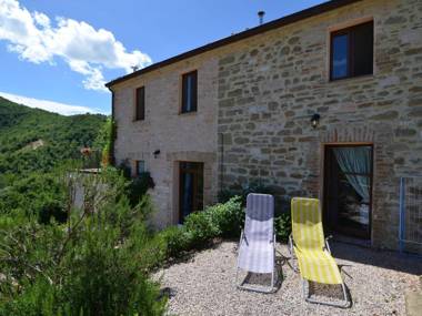 Quaint Cottage in Pergola with Garden