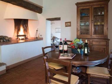 Spacious apartment for 4 people in rustic atmosphere with private garden