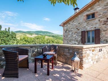 Secluded Apartment in Pennabili with Whirlpool