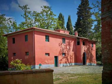 Apartment with large garden and pool on the hills of Pisa