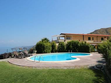 Cosy Holiday Home in Parghelia with Terrace