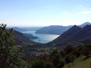 Idyllic Apartment in Vello with Balcony Garden Furniture