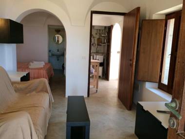 Studio with sea view and furnished garden at Pantelleria 1 km away from the beach