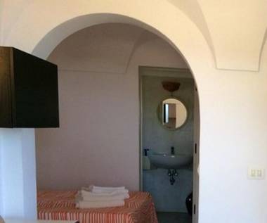 Studio with sea view and furnished garden at Pantelleria 1 km away from the beach