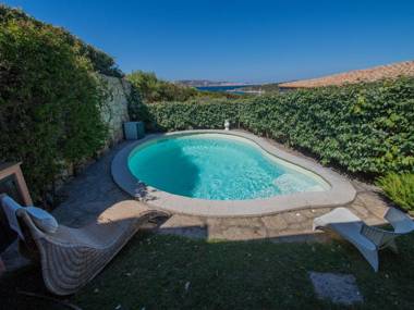 Villa con Piscina e Vista Mare