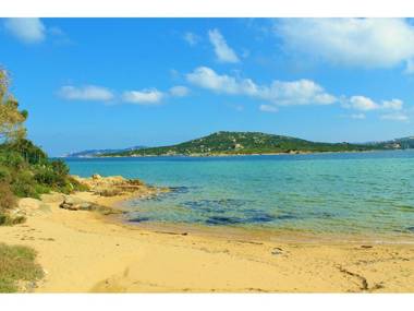 Bilocale con balcone 300 mt dal mare