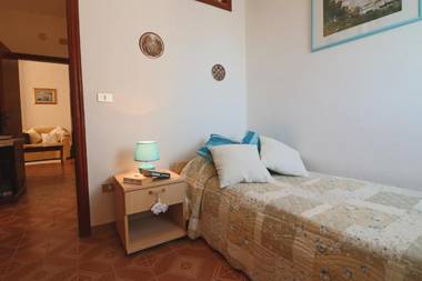 Central Apartment On The Beach With Balcony Wi-fi & Air Conditioning; Parking