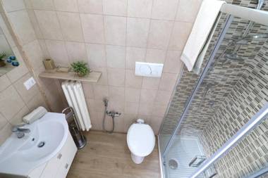 Holiday Apartment With Wi-fi Air Conditioning And Balcony; Pets Allowed