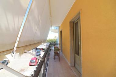 Holiday Apartment With Wi-fi Air Conditioning And Balcony; Parking Available;