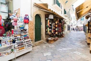 In The Heart Of The Old Town - Apartment Porta Alfonsina