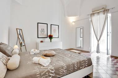 Mirror House Lovely Apartment