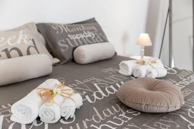 Mirror House Lovely Apartment