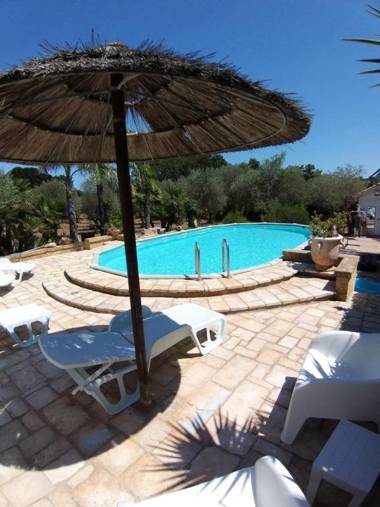 Villa Chanel confortevole villa con piscina e casa sull'albero per bambini